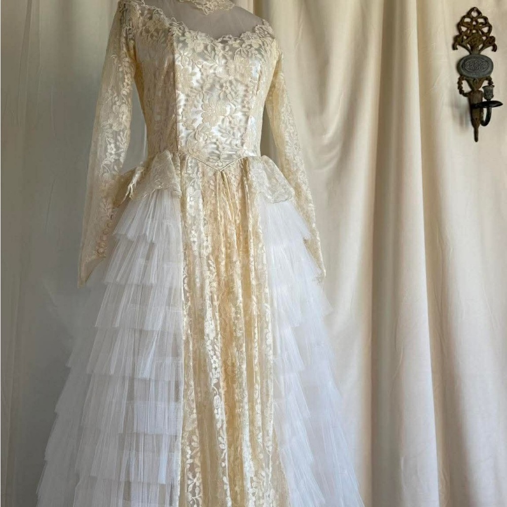 Vintage Ivory Lace and Tulle Wedding Gown